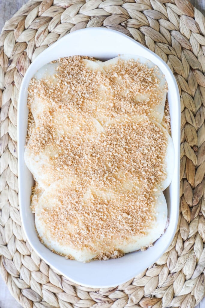 How to Make Easy Chicken Cordon Bleu Casserole Step 5: Layer provolone cheese and bread crumbs over the chicken cordon bleu casserole.