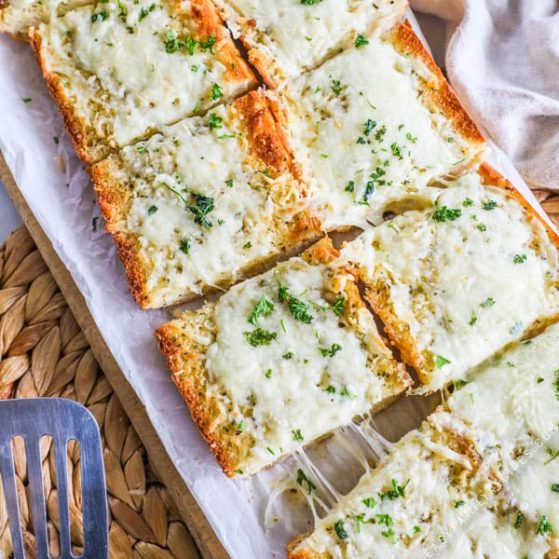 Garlic Cheese Bread · Easy Family Recipes