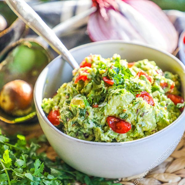 EASY Homemade Guacamole