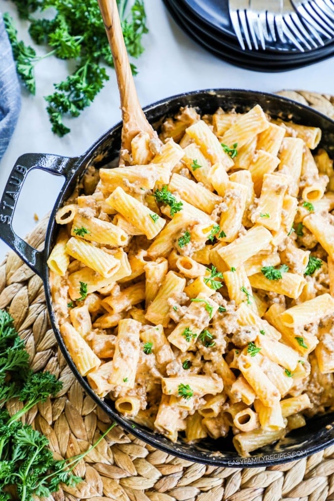 Quick + DELICIOUS Cheeseburger Pasta · Easy Family Recipes