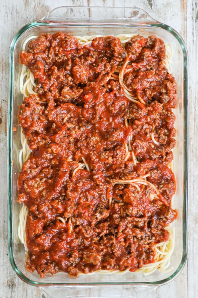 How to make million dollar spaghetti Step 2. Add a layer of meat sauce.