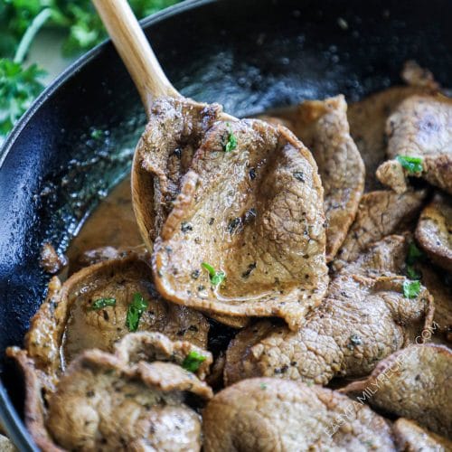 Serving sizzle steak from a hot pan