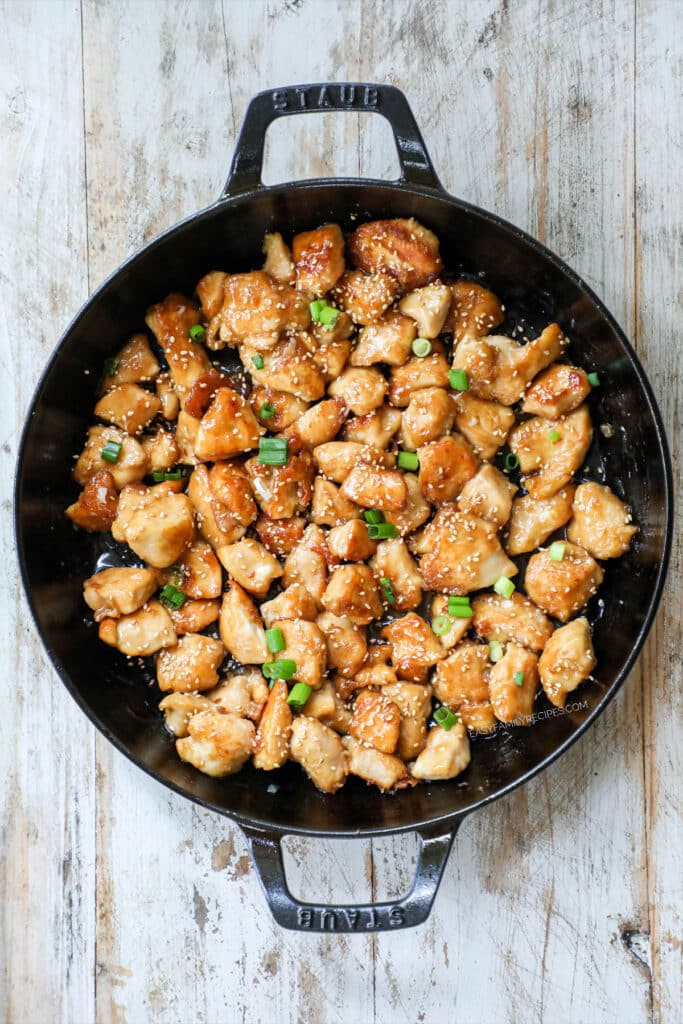 How to make honey sesame chicken step 6: Pour honey sesame sauce over the chicken and toss to coat.