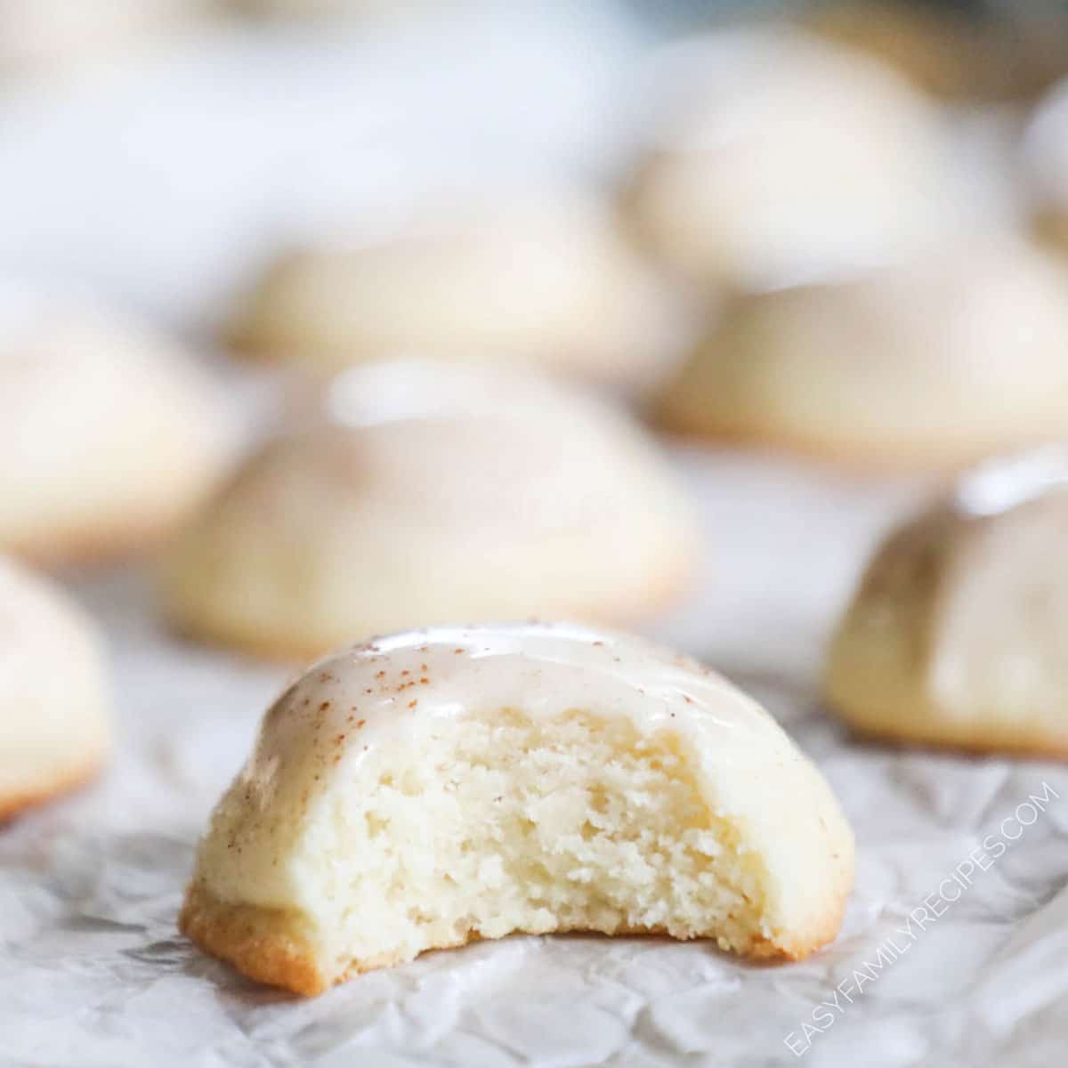 Butter Cookies with Cinnamon Glaze