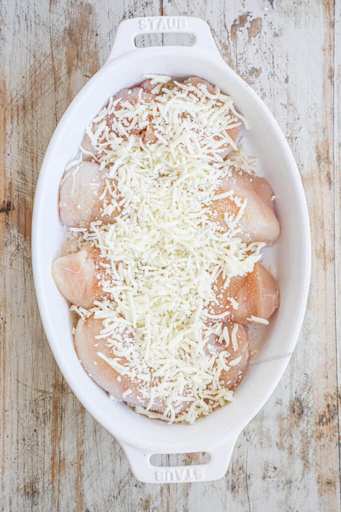 How to make guacamole chicken, step 3: Cover chicken with cheese and bake until cooked through.