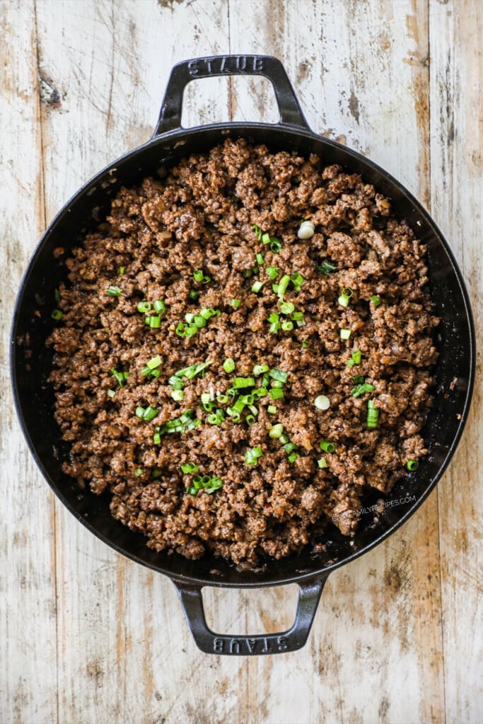 How to make Korean Beef Bowl Step 3: Pour the stir fry sauce over the ground beef and simmer until thickened.