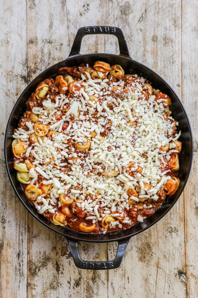 How to make Baked Tortellini Casserole Step 3: Top with mozzarella cheese.