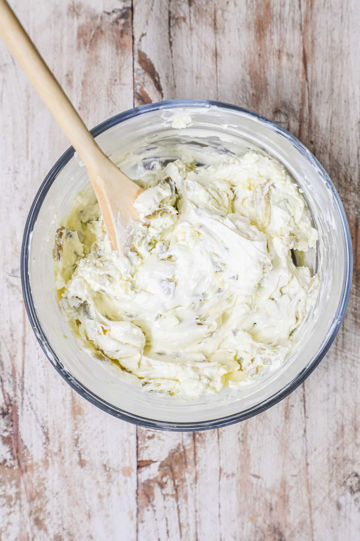 How to make Jalapeno Popper Chicken Sliders. 1. Mix cream cheese and jalapeno peppers together