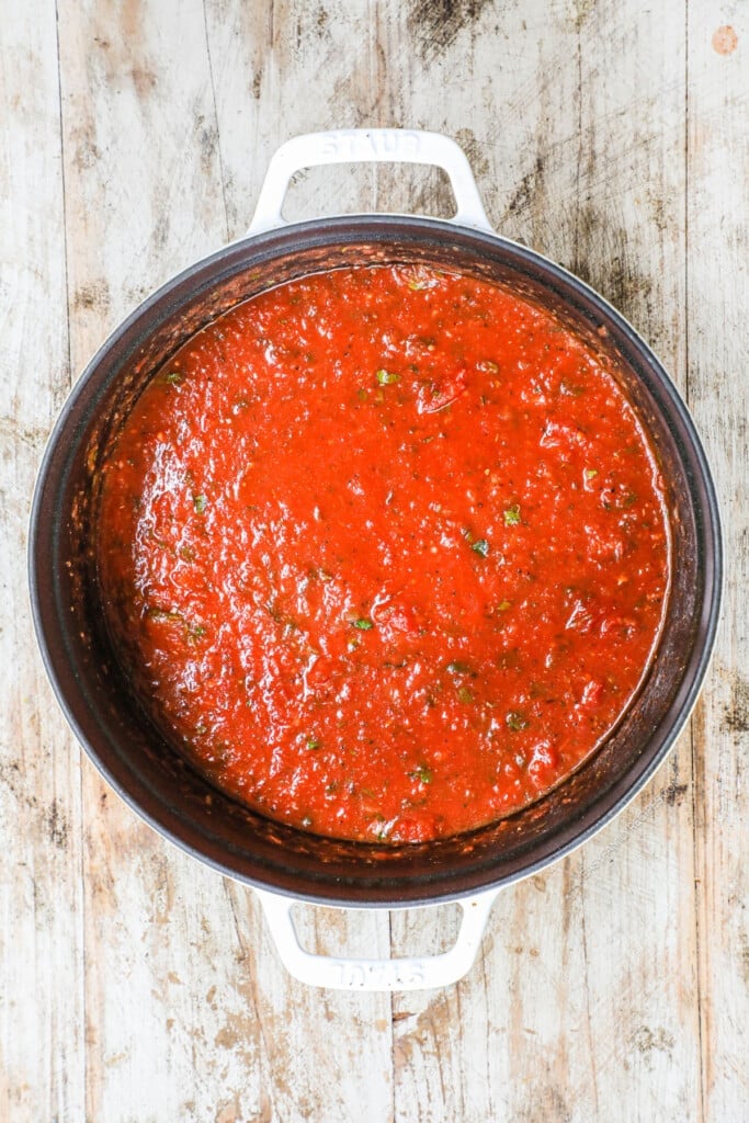How to make spaghetti marinara Step 3: simmer the sauce together, then blend until smooth.