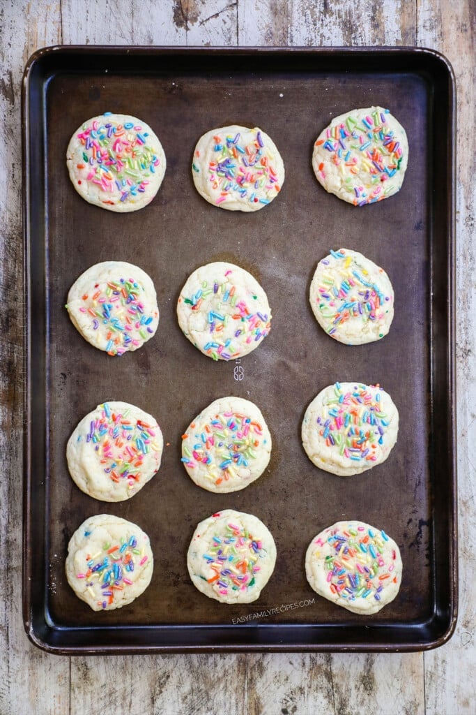 overhead image of a baking sheet lined with cookies.