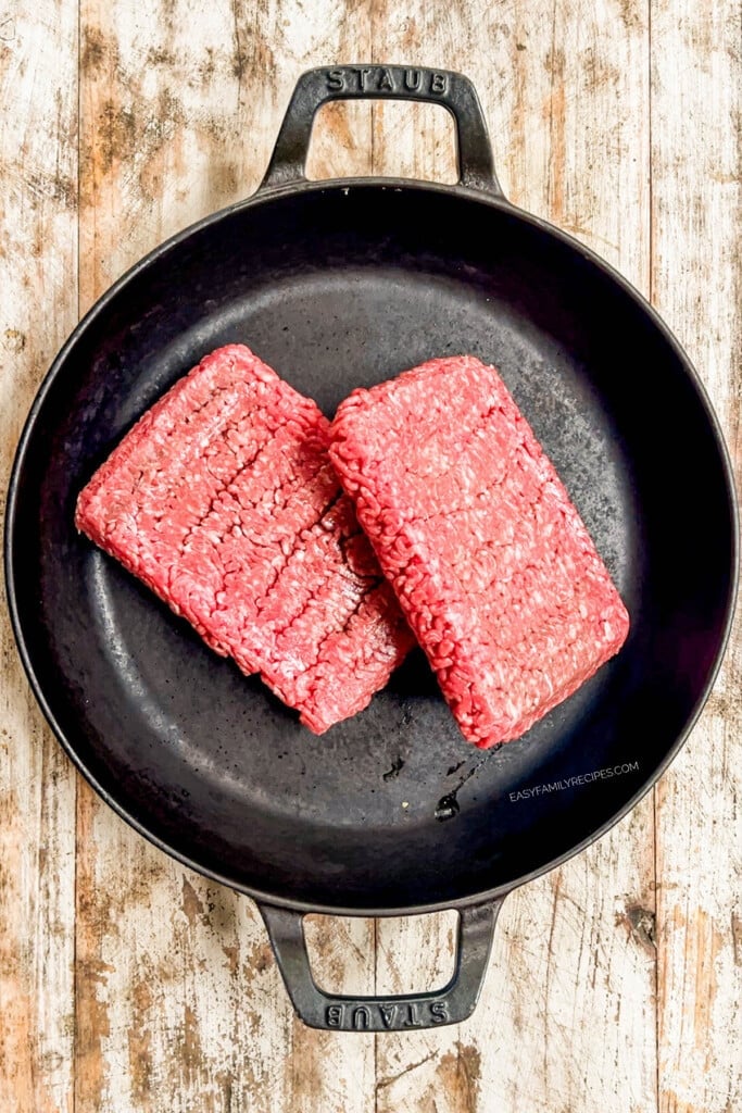 How to make ground beef and broccoli step 1: Add ground beef to skillet.