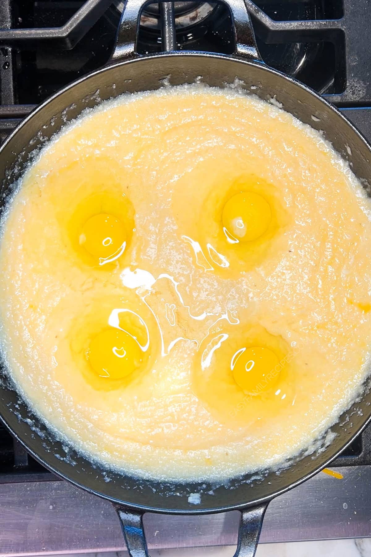 Cook the eggs in the cheesy grits - the fourth step for making cheesy grits and eggs