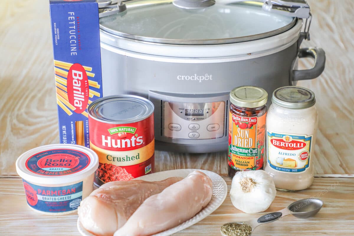 Ingredients for Crockpot Sun Dried Tomato Chicken Alfredo
