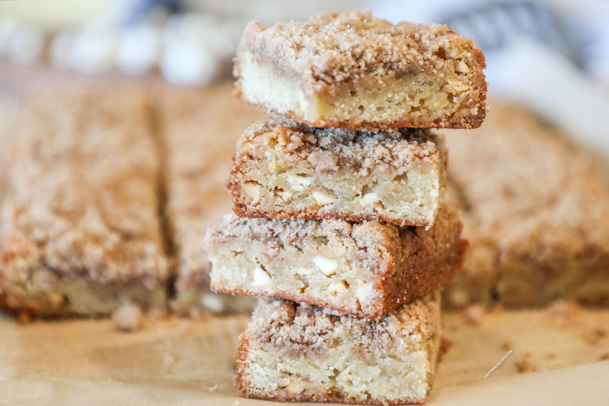 Cinnamon Streusel Blondies